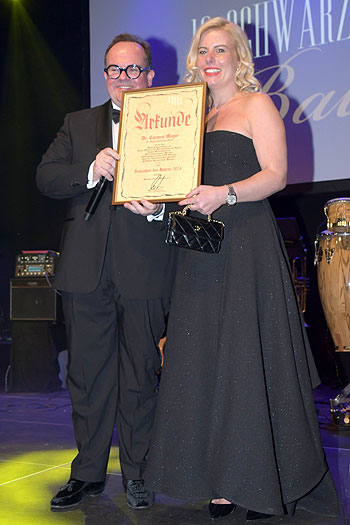 Unternehmerin des Jahres Dr. Carmen Mayerauf dem CSU Schwarz-Weiss Ball M&uuml;nchner G'Schichten im Festsaal des Paulaner am Nockherberg am 25.01.2024 (&copy;Foto: Ingrid Grossmann) 